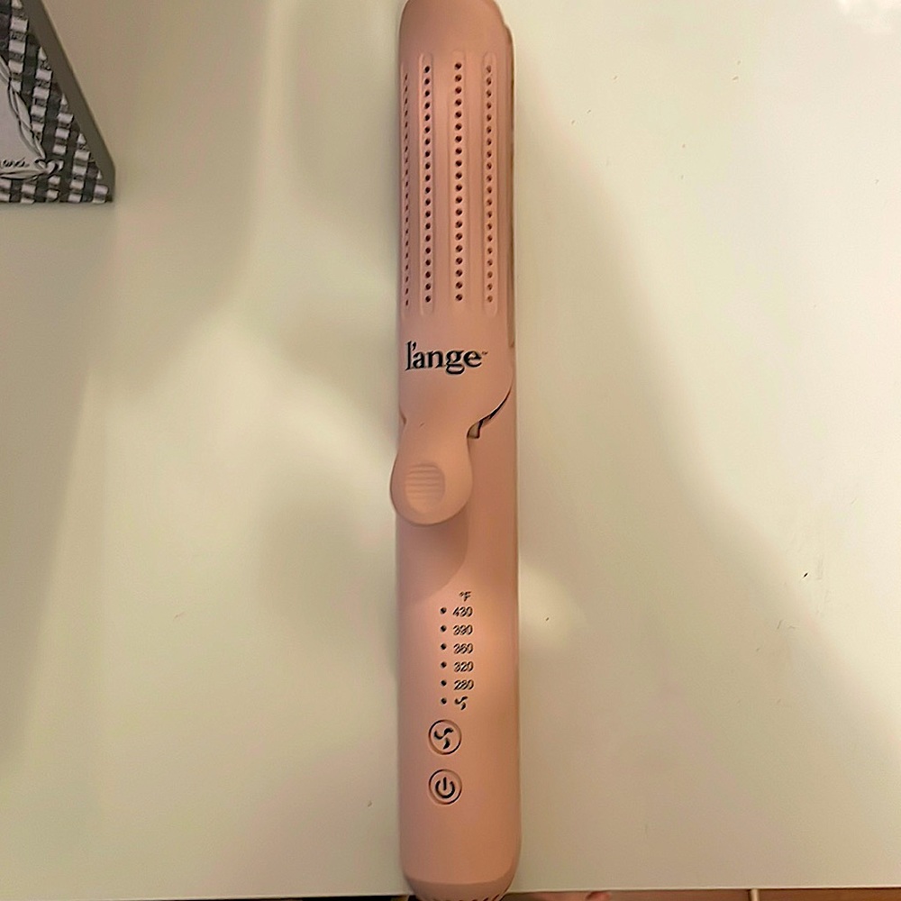 L'ange LeDuo hair iron hot tool in blush color.